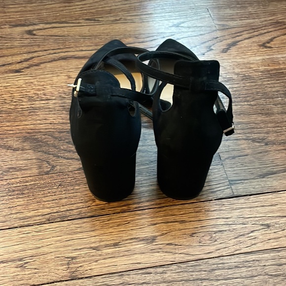 Pointed toe heel - Picture 3 of 4